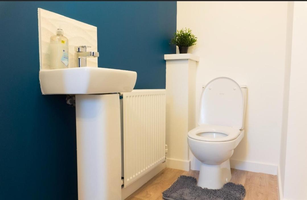 Stylish House With Private Parking Villa Glasgow Bagian luar foto