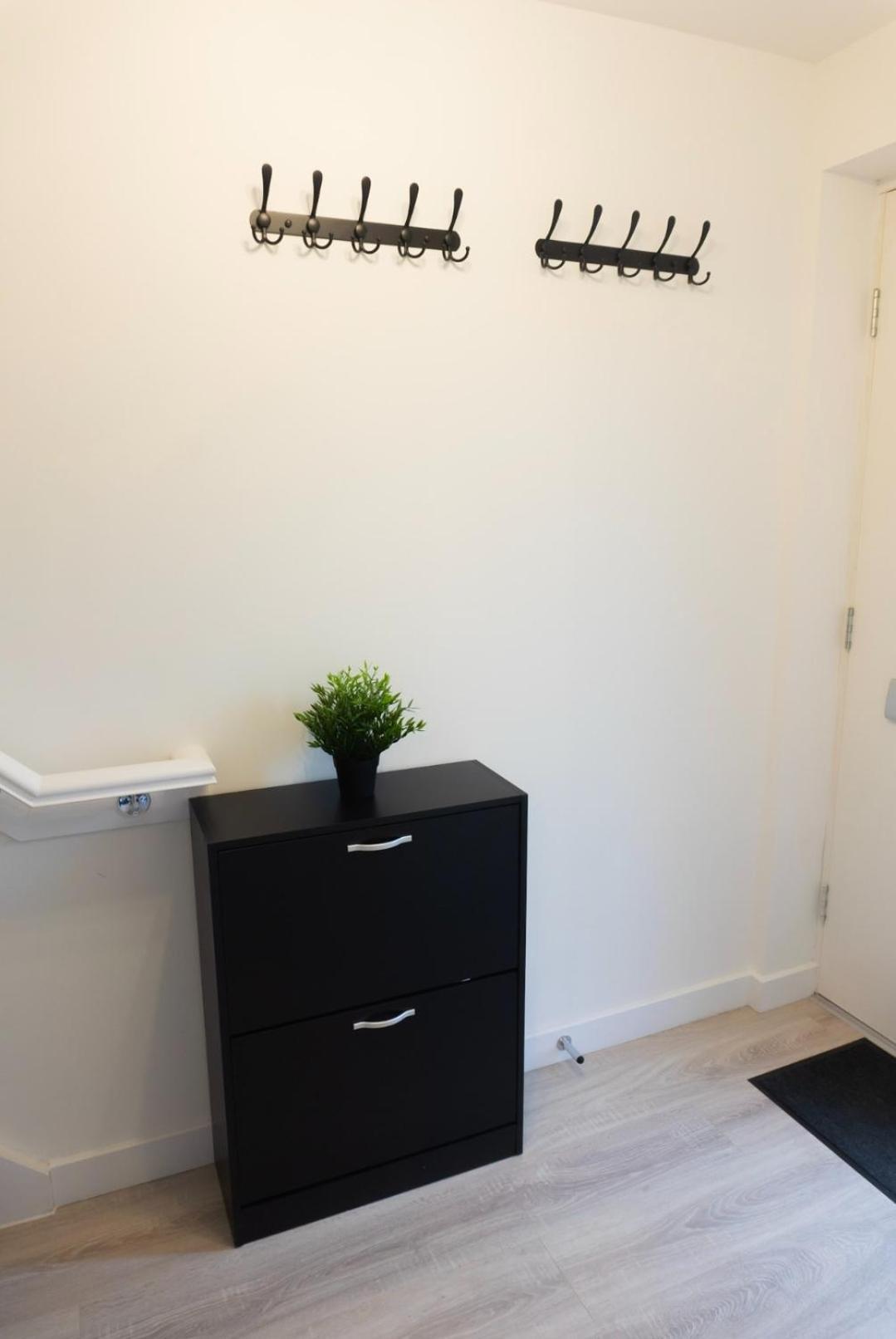 Stylish House With Private Parking Villa Glasgow Bagian luar foto